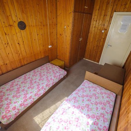 内林加 Nostalgija Pervalkoje旅舍 外观 照片